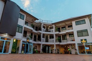 Front of property - Maat Luxury Homes  (Santeo)