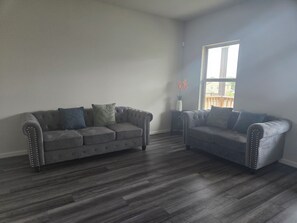 Living area - The Munoz Palace

Embrace your vacation safe and peaceful home near to Sea World (San Antonio)