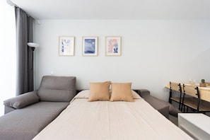 1 slaapkamer, een strijkplank/strijkijzer, wifi, beddengoed