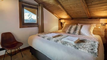 7 bedrooms, iron/ironing board, WiFi, bed sheets