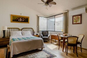 1 chambre, fer et planche à repasser, Wi-Fi, draps fournis