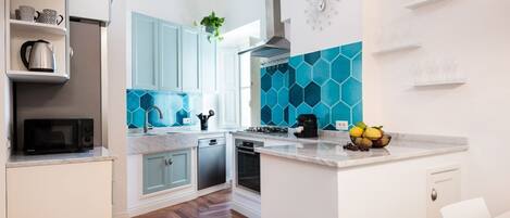Fridge, microwave, oven, stovetop