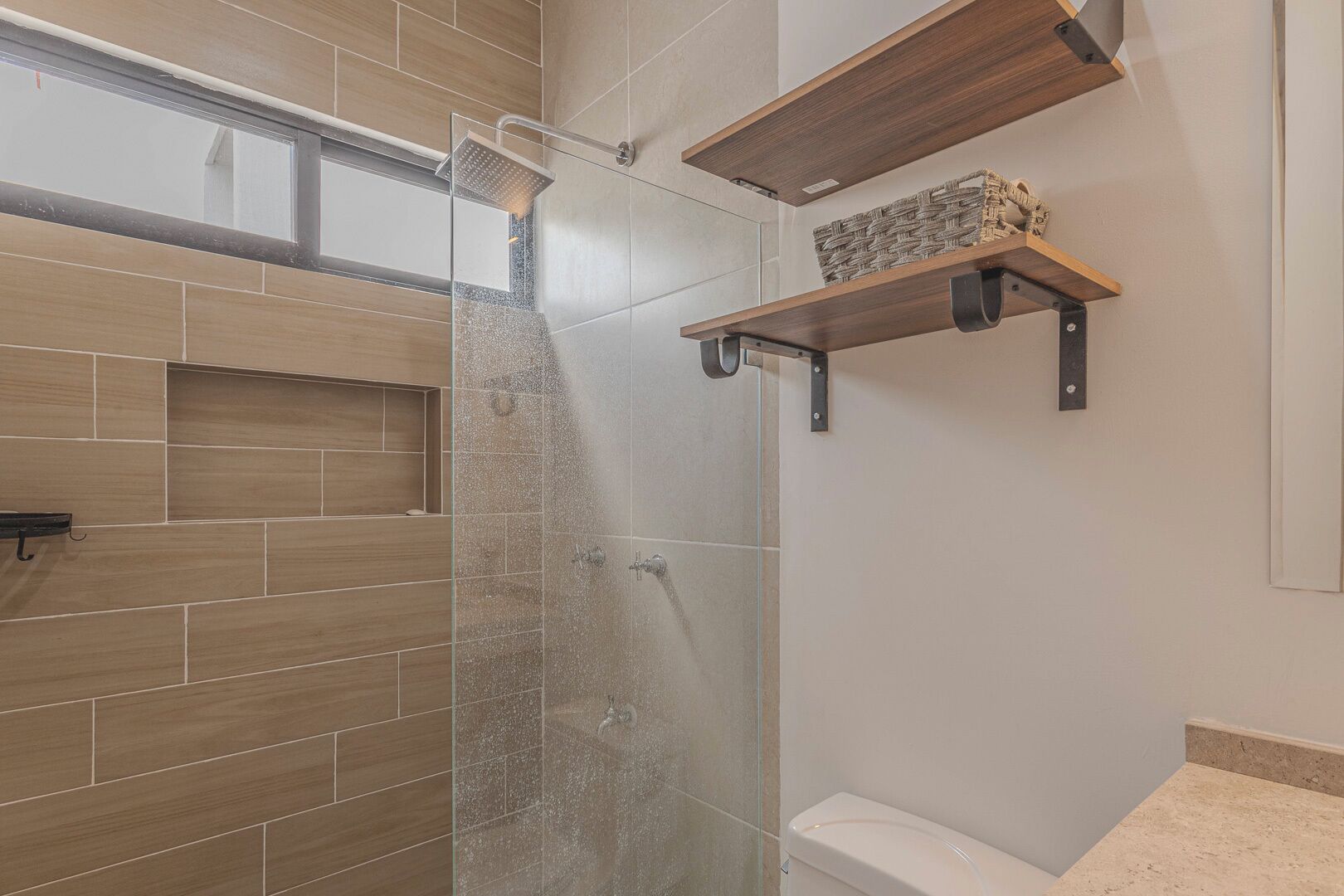 Casa familiar, 2 habitaciones, patio, vista a la alberca | Baño | Regadera, toallas, shampoo 