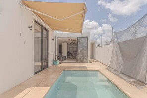Utendørsbasseng