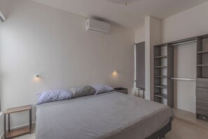 Family House, 2 Bedrooms, Patio, Pool View - New Merida Retreat with Private Pool (Mérida)