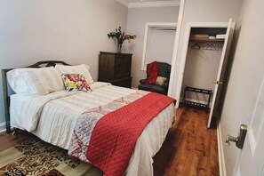 2 bedrooms, iron/ironing board, WiFi, bed sheets - Charming Cute Convenient 2 mi to Downtown and UGA (Athens)
