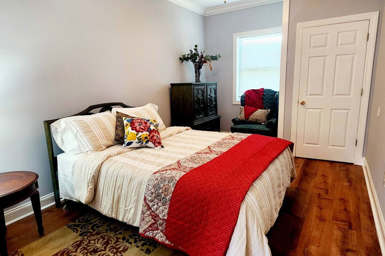 2 habitaciones, tabla de planchar con plancha, wifi y ropa de cama 