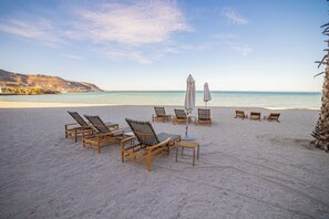 Sun-loungers, beach towels - Luxury Oceanfront Villa at Puerta Cortés Resort -Beach Club, Jacuzzi & Golf Cart (La Paz)