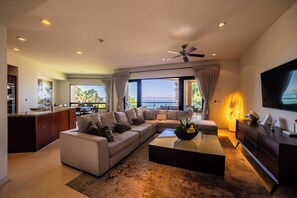 Living area - Luxury Oceanfront Villa at Puerta Cortés Resort -Beach Club, Jacuzzi & Golf Cart (La Paz)