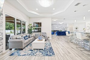 Smart-TV, peis, bordtennis og stereoanlegg