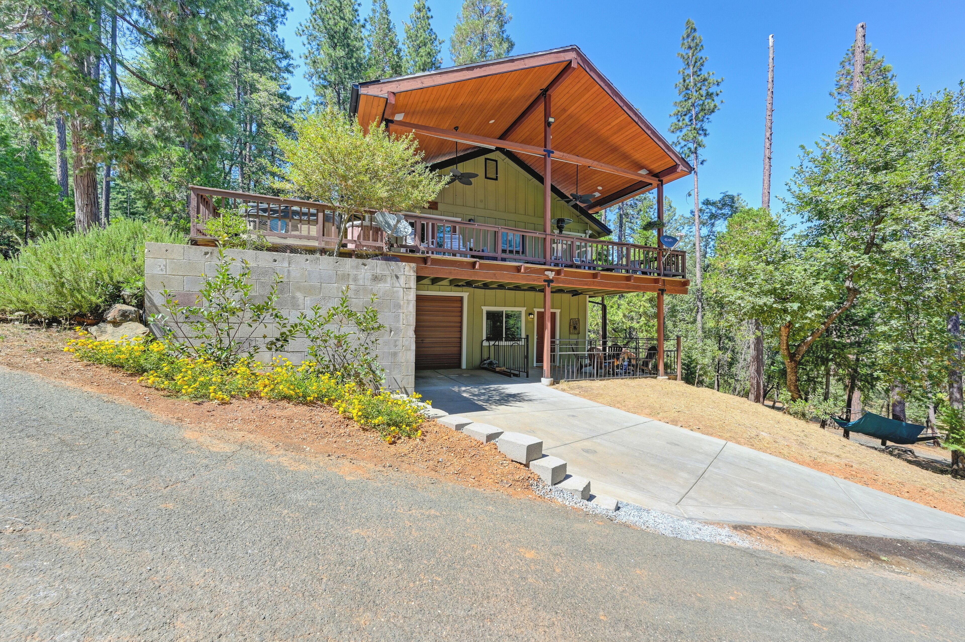 My Lil' Piece of Heaven. 1 mile to Rollins Lake. Full kitchen. Dog-friendly. 