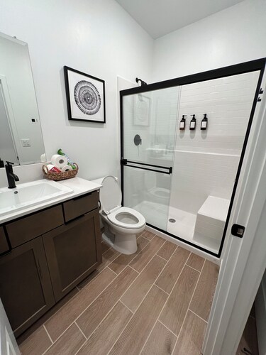 Brand New, Luxury 1BD/1BA Unit in a Quiet Newly Constructed Area of Bakersfield