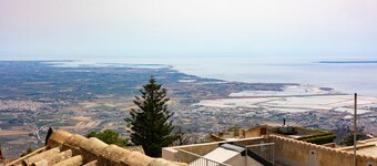 GuestHost - Erice's Lovely Apartment with Balcony and Terrace