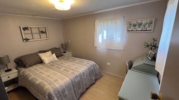 2 bedrooms, iron/ironing board, WiFi, bed sheets