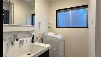 Condo, 3 Bedrooms, Balcony | Bathroom