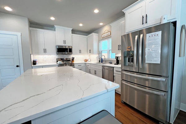 Køleskab, mikrobølgeovn, ovn, kogeplade