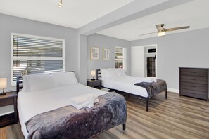 3 室のベッドルーム、アイロン / アイロン台、旅行用ベビーベッド、WiFi (無料)