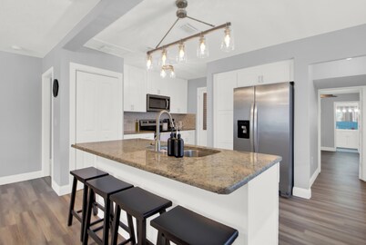 Charming Family Gem: 5 Star Location ~ Deck ~ Parking!