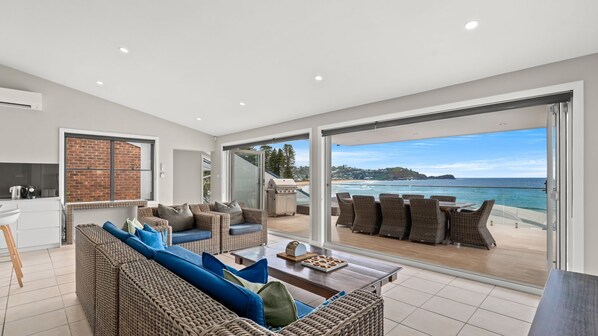 TV, DVD player, stereo - Absolutely Avoca - beautiful views for the family (Avoca Beach)