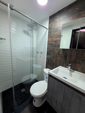 Comfort Apartment, Multiple Beds, Patio, City View | Bathroom | Free toiletries, towels, soap, shampoo