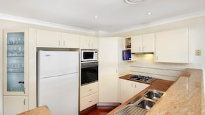 Coffee/tea maker, fridge, microwave, oven