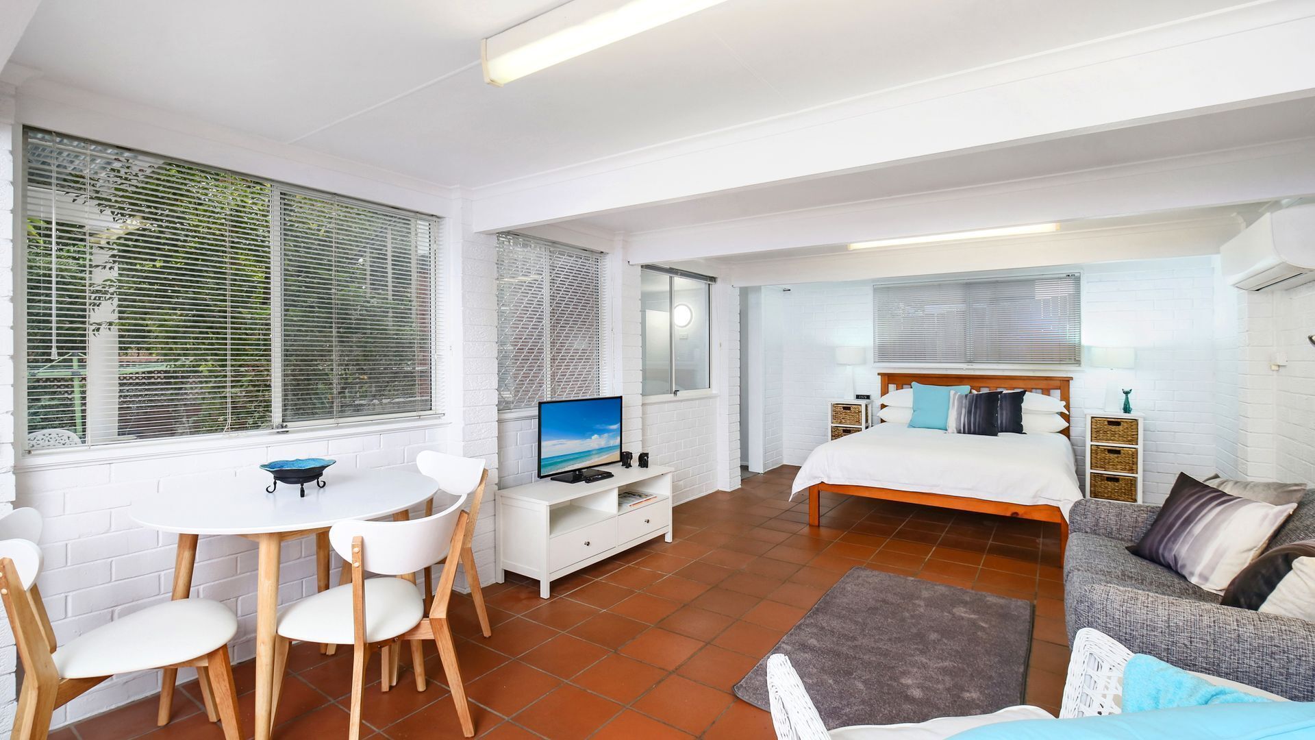 1 bedroom, iron/ironing board, internet, bed sheets