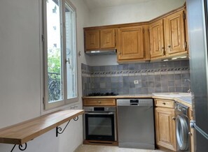 Micro-ondes, four, plaque de cuisson, lave-vaisselle