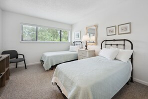 3 bedrooms, iron/ironing board, free WiFi, bed sheets