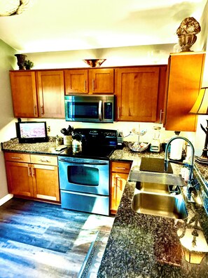 Refrigerador, microondas, horno, placa de cocina