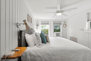 1 bedroom, desk, free WiFi, bed sheets - Historic & Stylish 1-Bedroom Apartment in the Heart of Downtown Fort Pierce (Fort Pierce)