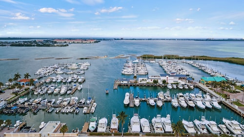 Historic & Stylish 1-Bedroom Apartment in the Heart of Downtown Fort Pierce