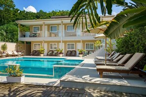 Outdoor pool - Pousada Happy Day (Paraty)