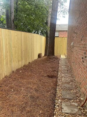 Property grounds - End unit townhome with side yard (Baton Rouge)