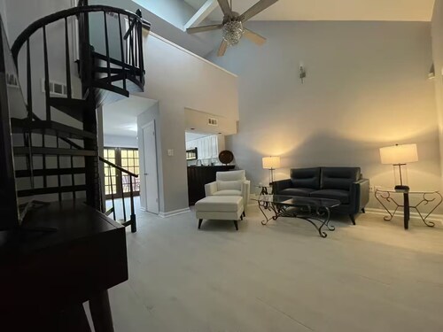 End unit townhome with side yard