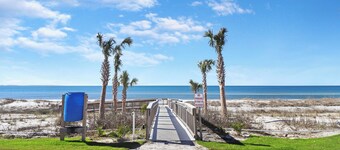 "A Wave From It All" is a 3BD w/fenced in backyard, hot tub, kids' fort, pet friendly!