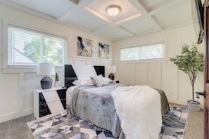 3 bedrooms, iron/ironing board, WiFi, bed sheets - Luxury Midterm Rental for Families, Medical and Corporate Professionals Cincy (Cincinnati)