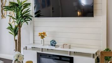 TV connectée, cheminée