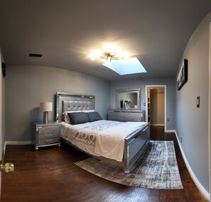 3 habitaciones, tabla de planchar con plancha, wifi y ropa de cama 