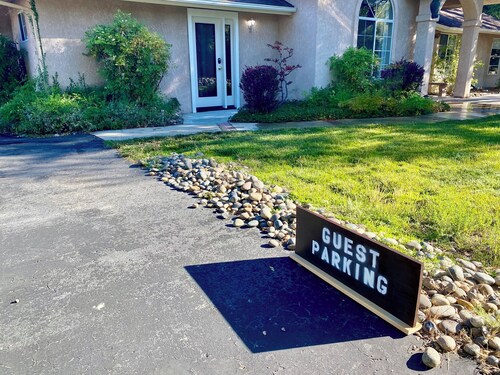 Private 1-bedroom, 1 bath within a house  in amazing Oakhurst Private entrance