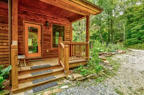 Property grounds - Peaceful View Cabin | Game Room · EV Charger · Fire Pit · Mountain View (Jonas Ridge)