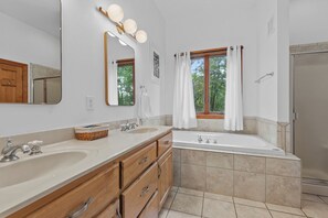 Shower, jetted bath, hair dryer, towels - Peaceful View Cabin | Game Room · EV Charger · Fire Pit · Mountain View (Jonas Ridge)