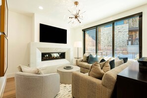 Smart TV, fireplace
