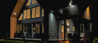 Modern 5BR Chalet with Ocean Bay Views within minutes to the Beach and Town