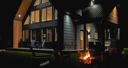 Modern 5BR Chalet with Ocean Bay Views within minutes to the Beach and Town