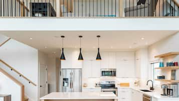 雪櫃、微波爐、焗爐、爐具