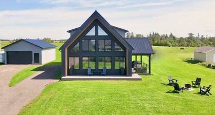 Modern 5BR Chalet with Ocean Bay Views within minutes to the Beach and Town