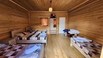 4 bedrooms, desk, soundproofing, iron/ironing board