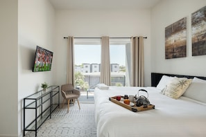 2 habitaciones, tabla de planchar con plancha y cuna de viaje