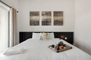 2 bedrooms, iron/ironing board, travel cot, free WiFi - AZ48 - Modern Condo - Hot Tub - Heart of Old Town (Scottsdale)