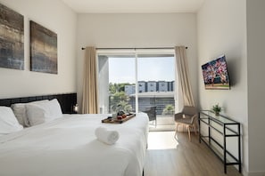 2 habitaciones, tabla de planchar con plancha y cuna de viaje
